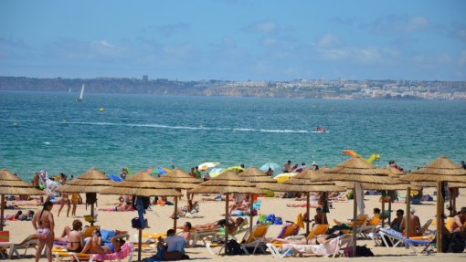 Covid-19: Britânicos antecipam saída do Algarve com receio de quarentena - associação hoteleira