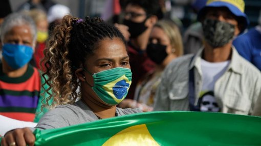 Covid-19: Brasil totaliza 123.780 mortos e aproxima-se dos quatro milhões de casos