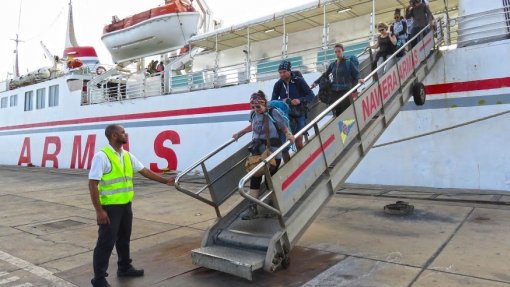 Covid-19: Navios em Cabo Verde já podem aumentar lotação de passageiros