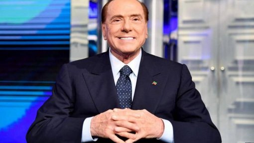 Covid-19: Berlusconi internado hoje num hospital em Milão