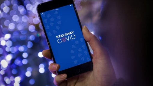 Covid-19: Meio milhão de pessoas já descarregaram a aplicação ‘Stayaway Covid’ - Governo