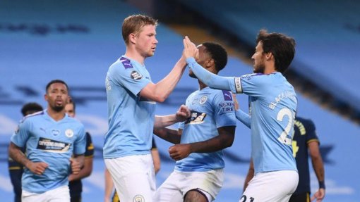 Covid-19: Dois jogadores do Manchester City testaram positivo