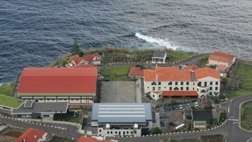 Cerca de 42.000 alunos e 6.200 professores regressam às aulas a partir de hoje na Madeira