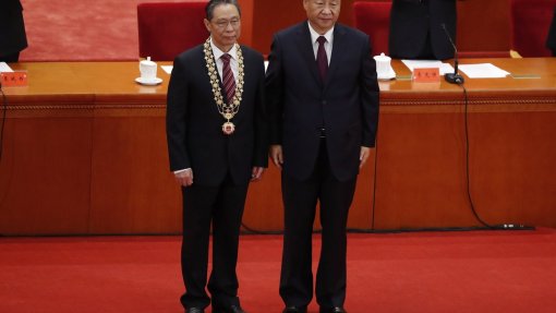Covid-19: Médico chinês homenageado por Xi Jinping proclama vitória do país sobre o surto