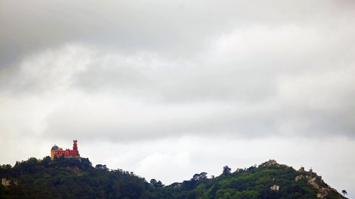 Trânsito interditado na serra de Sintra até sexta-feira, devido ao risco de incêndio