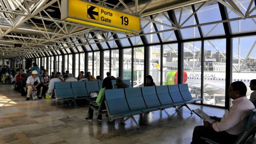 Covid-19: Aeroportos nacionais com quebra de 97,4% no 2.º trimestre - INE