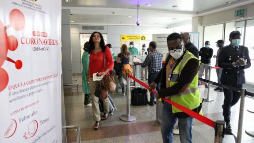 Covid-19: Passageiros de voos domésticos podem fazer teste no aeroporto de Luanda