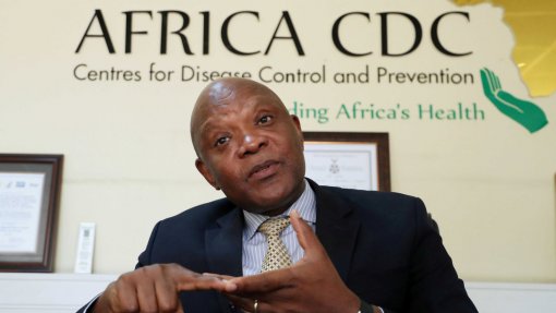 Covid-19: Fundação Gates distingue diretor do África CDC por papel central durante a pandemia