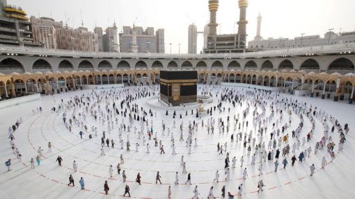 Covid-19: Arábia Saudita permite peregrinação a Meca com aumento gradual da afluência