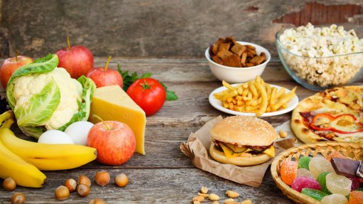 Nível socioeconómico não protege adolescentes de hábitos alimentares menos saudáveis