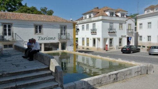 Covid-19: Arruda dos Vinhos recomenda utilização de máscara na rua e encerra espaços