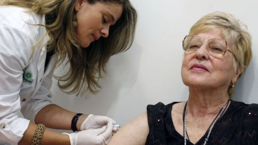 Idosos vacinados contra a gripe em Lisboa através de dispositivo de proximidade