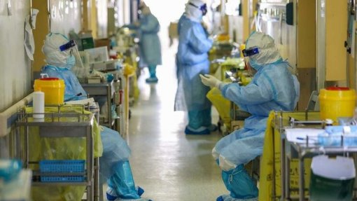 Covid-19: Governo promete para breve “novidades” sobre vinculação de profissionais de saúde
