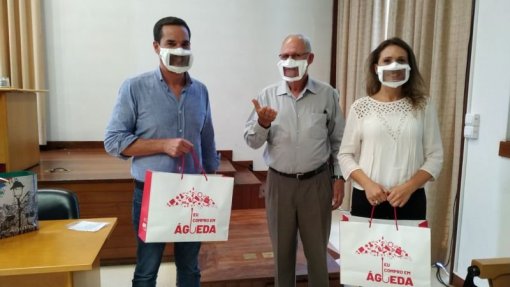 Covid-19: Câmara de Águeda oferece máscaras com viseira labial a surdos