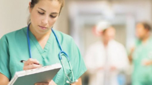 Enfermeiros algarvios entregam petição no parlamento com 4.715 assinaturas