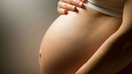 Covid-19: Parlamento aprova resoluções para que grávidas possam ser acompanhadas
