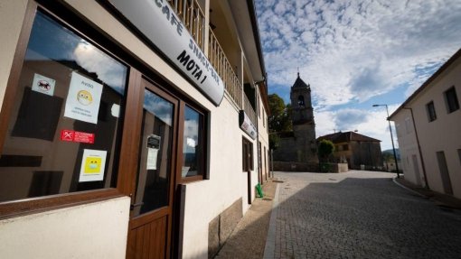 Covid-19: Receio afasta alunos da escola e clientes do comércio de Salto em Montalegre