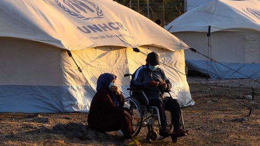 Migrações: Novo campo de migrantes em Lesbos inundado um mês após incêndios em Moria