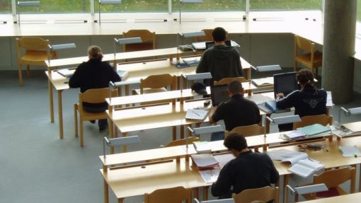 Covid-19: Greve no ensino superior arranca hoje sem data para terminar