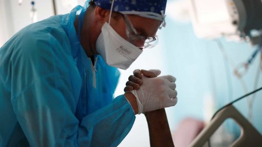 OE2021: Subsídio de risco de 219 euros para quem tratar doentes com covid-19