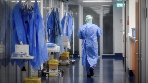 OE2021: Apoio à segurança dos profissionais de saúde na pandemia custa 300 ME