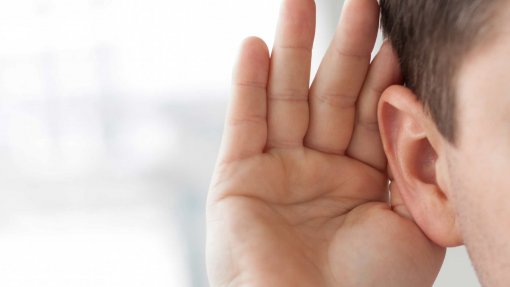 Covid-19: Médicos alertam para perda auditiva súbita associada à doença