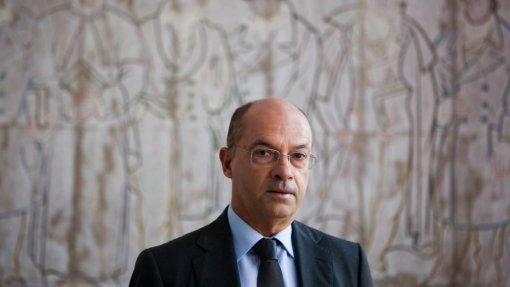 Uso obrigatório da aplicação StayAway Covid seria insconstitucional - Reis Novais