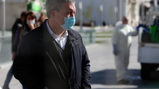 Covid-19: Gaia pede à ARS-Norte para alargar horários dos centros de saúde