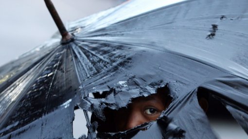 Madeira sob aviso laranja para chuva e vento forte