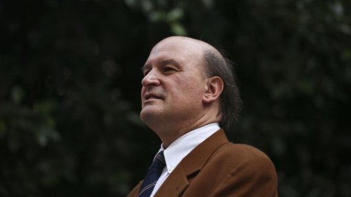 Covid-19: Antigo governante do PSD acusa Ministério da Saúde de “falta de liderança”