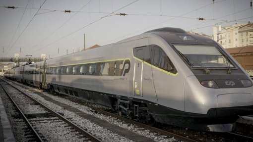 Covid-19: PSD questiona ministro sobre condições dos comboios na linha do Norte