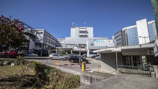 Covid-19: Centro Hospitalar Gaia/Espinho esgota cuidados intensivos e prepara alargamento