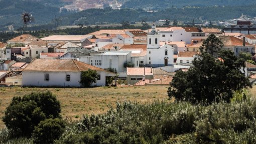 Covid-19: Registado surto com 32 infetados em lar no Cadaval