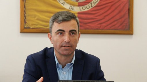 Covid-19: Lousada quer mais restrições à convivência social e menos à economia
