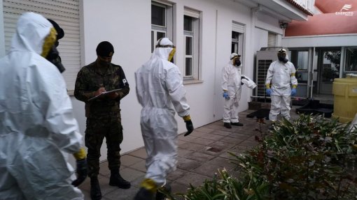 Covid-19: Exército iniciou missão de descontaminação de lar em Paços de Ferreira