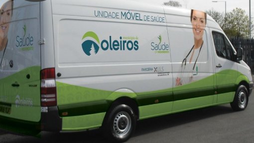 Unidade Móvel de Saúde de Oleiros administra vacina gratuita contra a gripe