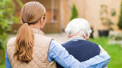 Cerca de 2.700 cuidadores informais já pediram reconhecimento do estatuto