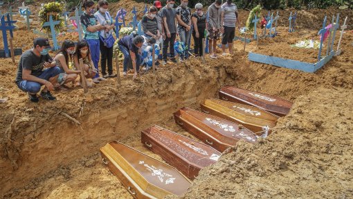 Covid-19: Mais 549 mortes e 29.787 novas infeções no Brasil