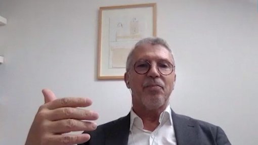 “As autoridades não devem tratar os portugueses como se fossem crianças para não dizer outra coisa... “ – afirma Diretor Faculdade de Medicina da Universidade de Coimbra
