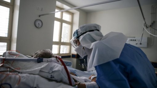 Covid-19: Administradores preocupados com aumento de pressão sobre hospitais SNS