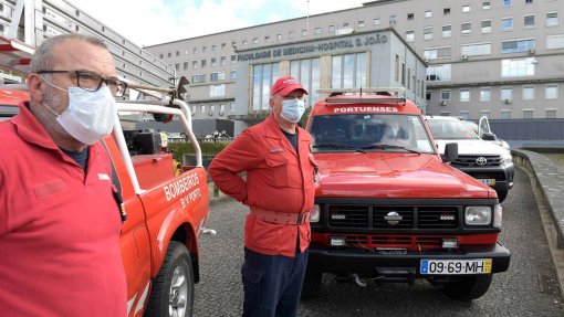 Bombeiros do Porto ameaçam estacionar viaturas à porta do INEM em protesto