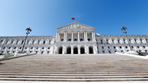 Covid-19: PR falará na 6.ª feira aos portugueses depois de parlamento votar emergência