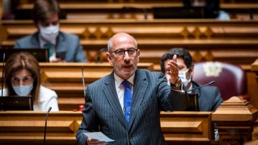 Covid-19: CDS vota a favor do estado de emergência pois situação é de &quot;grande gravidade&quot;