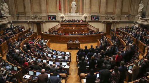 Covid-19: Parlamento autoriza estado de emergência com votos a favor de PS, PSD e CDS-PP