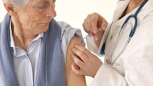 Gripe: Quase 800 mil idosos já se vacinaram