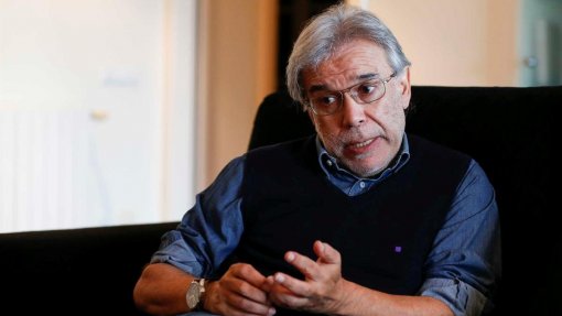 Covid-19: Psiquiatra Júlio Machado Vaz alerta para risco, lento mas crescente, de problemas psicológicos