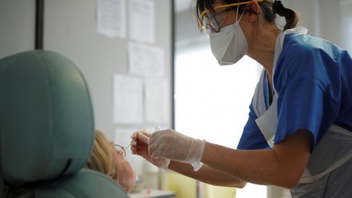 Covid-19: Mais de 15 milhões de casos detetados na Europa - AFP