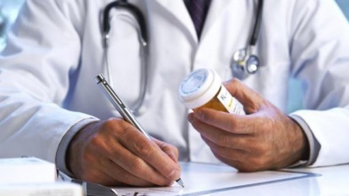Um quarto dos inquiridos num estudo tem sempre &#039;stock&#039; de antibióticos em casa
