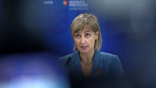 Covid-19: Primeiros a ser vacinados serão conhecidos em dezembro - ministra