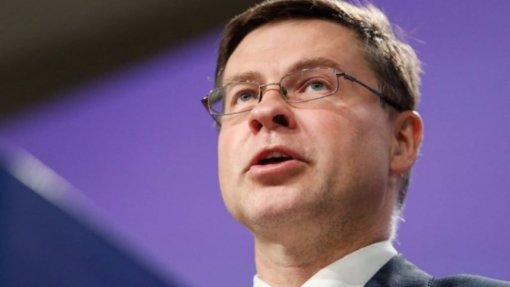 UE/Presidência: Cimeira social será marco importante - Dombrovskis